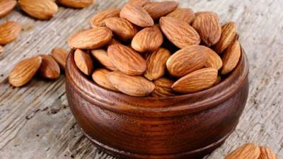 اللوز والريجيم .. بالكميّات والحصص