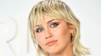 مايلي سايروس تصوّر فيديو جنسي لها .. وتعترف : هانا مونتانا قتلت