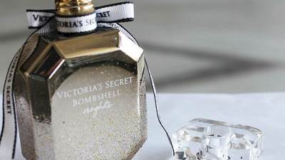 تمتعي بجاذبية عارضات الأزياء مع عطر Night من Victoria's Secret