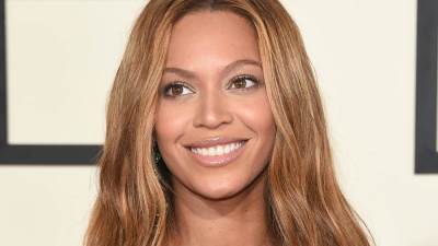 عالم آثار يكشف تفاصيل طرده لبيونسيه من الأهرامات ونعتها بالغبية