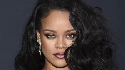 ريهانا تستعرض أنوثتها وسحرها في إعلان لـ Balmain