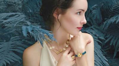 بحضور نجمات هوليوود .. فان كليف آند أربلز تحتفل بإعادة إفتتاح متجرها الأسطوري