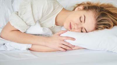 دراسة جديدة : النساء يحتجن وقتا أطول للنوم عن الرجال