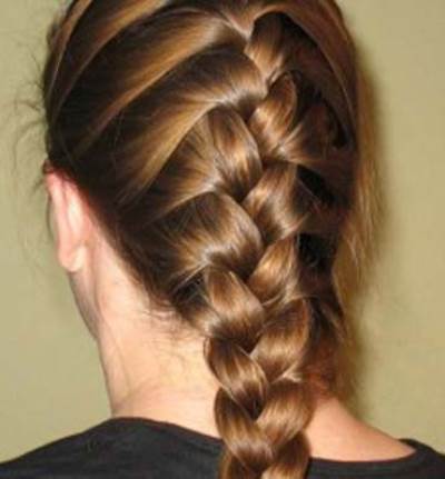 بالفيديو .. الضفيرة من التسريحات العملية للشعر الطويل