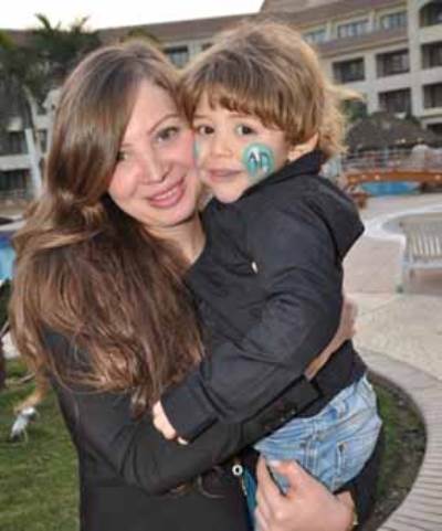 الفنانة جيسي العاصي تحتفل بعيد ميلاد نجلها