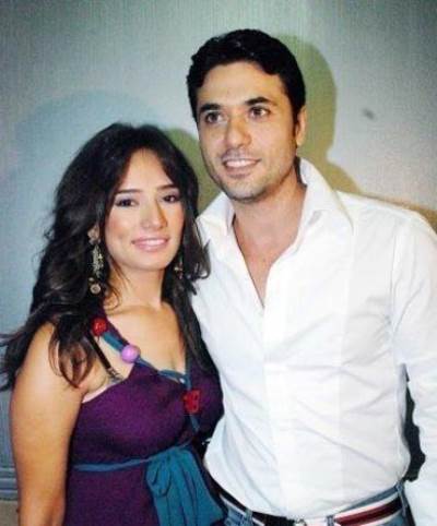 فضيحة "زينة" تكشف زواجاً "رسمياً" بين عز والفنانة أنغام