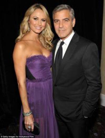 حبيبة جورج كلوني السابقة حامل بمولودها الأول