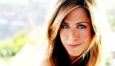 "جنيفر انيستون" متصالحة مع عمرها وتكره مقارنته بجمالها!