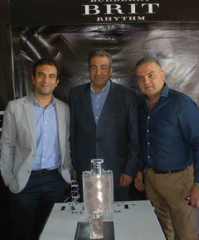  Brit Rhythm عطر يمزج بين الأنوثة والمرح يقدمه بيربيري