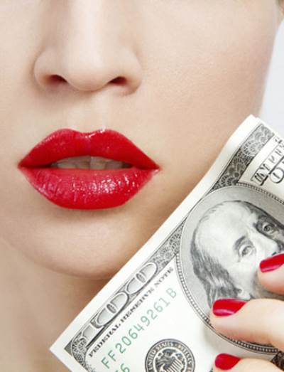 كيف توفرين مالك عند شراء المكياج؟