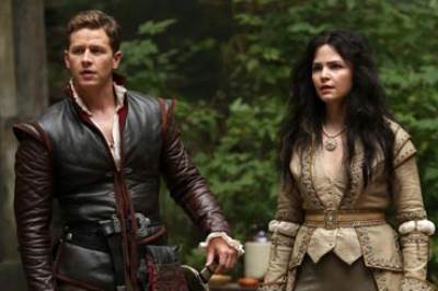 سنو وايت وأميرها الوسيم يحولان قصة حبهما الخيالية إلى حقيقة