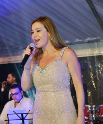 بالصور ..  حفل كارول سماحه تحت سفح الهرم