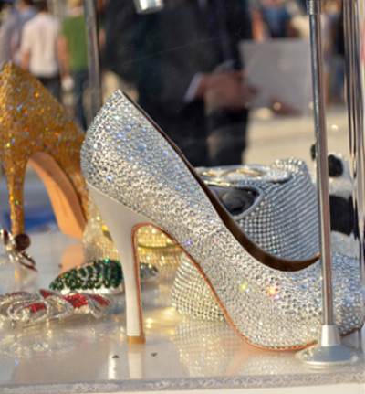  أحذية من كريستال عصفور .. عندما يكون للابداع عنوان