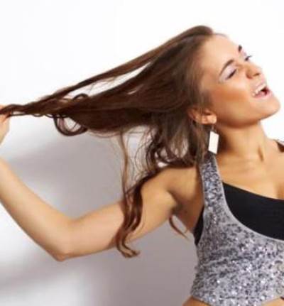 عادات خاطئة ابتعدي عنها أثناء العناية بشعرك