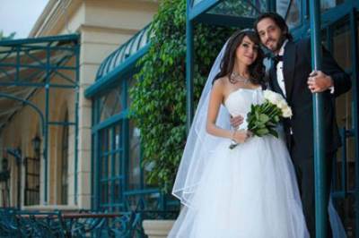 زوجة يوسف الشريف تعايده بكلمات رومانسية في عيد زواجهما