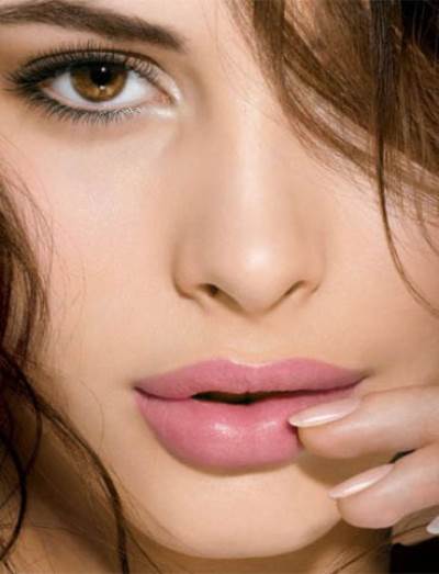 كيف تحصلين على شفاه جميلة بدون مكياج
