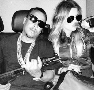 بعد خيانة زوجها .. حبيب كلوي كارداشيان يداعب سيدة مجهولة