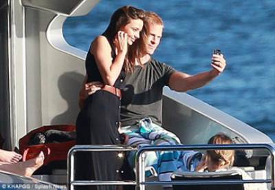 بعد انفصالها .. ميراندا كير مع رجل جديد على اليخت