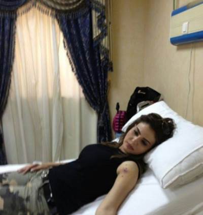 صورة إصابة دينا فؤاد بشظايا طلقات نارية