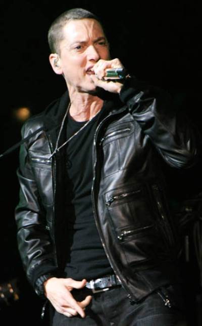  بالصور ..  مشاهير بدأوا من القاع ووصلوا للقمة