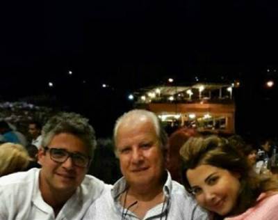 صورة نانسي عجرم تشارك والدها وشقيقها الإفطار