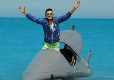 بالصور .. لن تتخيلوا سعر قارب قرش البحر الذى يستخدمه رامز جلال