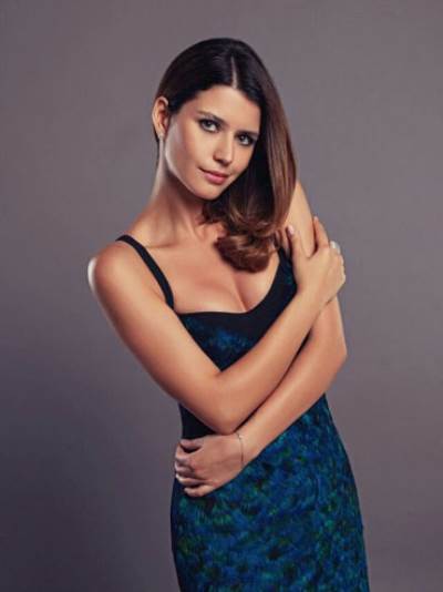 بيرين سات تحرم فردأ مهماً من حضور حفل زفافها