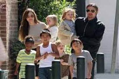 أنجيلينا جولي تستعين باولادها السته في فيلم عن حياة الملكة "كليوباترا"