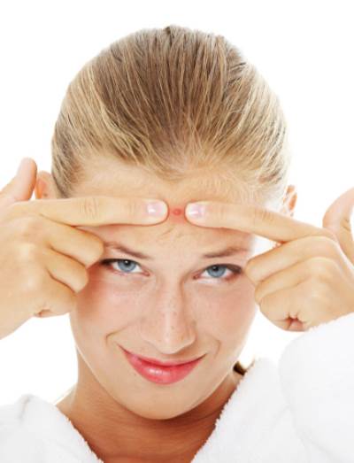 أقنعة تخلصك من حب الشباب قبل العيد