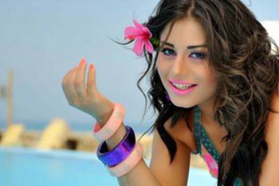 منة فضالي تكشف عن سبب دفاعها عن أحمد عز بقضيته مع زينة