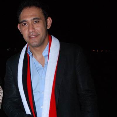 عمرو مصطفى يشتم صافيناز عبر فيسبوك ويطالب أولياء الأمر بالتصرف!