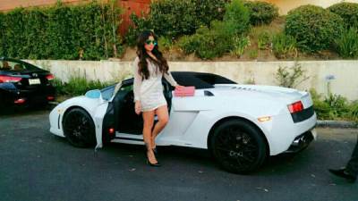 صور هيفاء وهبي برفقة شقيقاتها في لوس أنجلوس