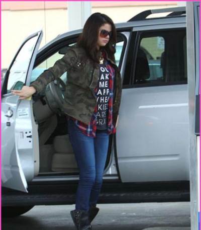 سيلينا جوميز تتعرض لحادث تصادم .. وتعطى تعويضاً للسائق