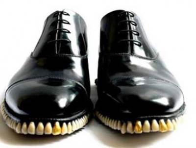 تصميم حذاء من أسنان البشر