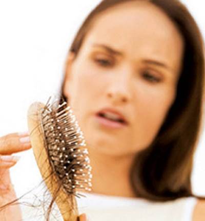 الصلع لدى النساء .. الأسباب والتشخيص وطرق العلاج