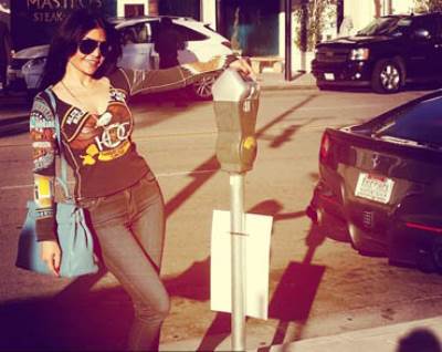 لوك اليوم : كاجوال وعملي على طريقة هيفاء وهبي