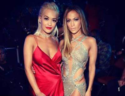 جنيفر لوبيز تتألق بفستان من تصميم المبدع اللبناني شربل زوي