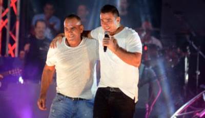  لماذا اعتلى محمد لطفي مسرح عمرو دياب في حفله بـ"موسى كوست"؟