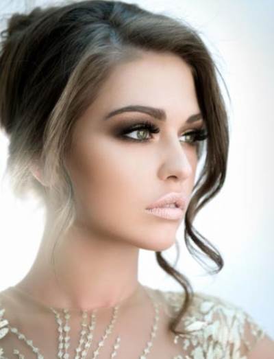 بالصور .. دليلك لمكياج العيون الدخانية بكل الألوان والابتكارات