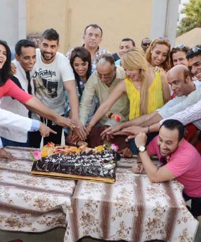 بالصور..أسرة "من أول السطر" تحتفل ببدء التصوير 