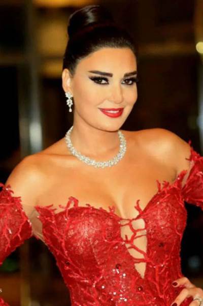  بالصور .. سيرين عبد النور بالفستان الأحمر المثير تشعل قلوب المعجبين