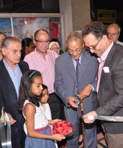  بهاء طاهر يفتتح "ذكريات من زمن فات" لعميد رسامى الكاريكاتير "طوغان"