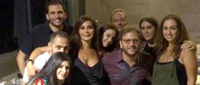  إليسا مع شقيقها والأصدقاء في سهرة مميّزة