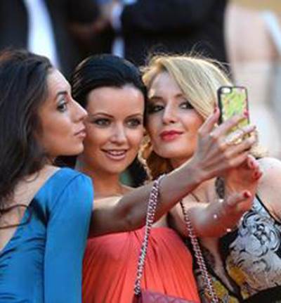 هل يُعتبر إدمان الـ Selfies اضطرابًا نفسيًّا؟