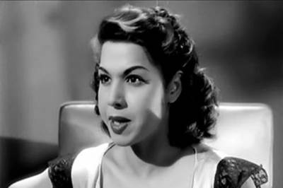 صور نادرة لسامية جمال بالمايوه مع كلبها