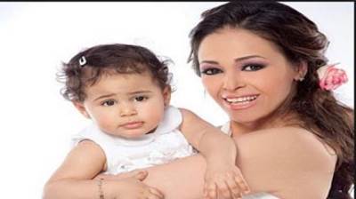   الفنانة داليا البحيرى مع ابنتها "قسمت" .. فهل تشبهها؟!! 