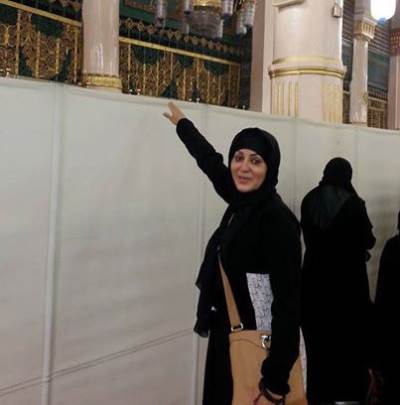 بالصور .. وفاء عامر وحورية فرغلي يرتديتان الجلباب الأسود والحجاب