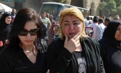 غياب الفنانين عن جنازة والد مها أحمد وروجينا الصديقة الوفية