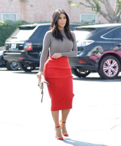 كيم كارديشيان بإطلالة رائعة في مدينة كاليفورنيا "الحارة"