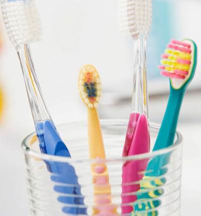 إحمي أبنائك من خطر فرش الأسنان